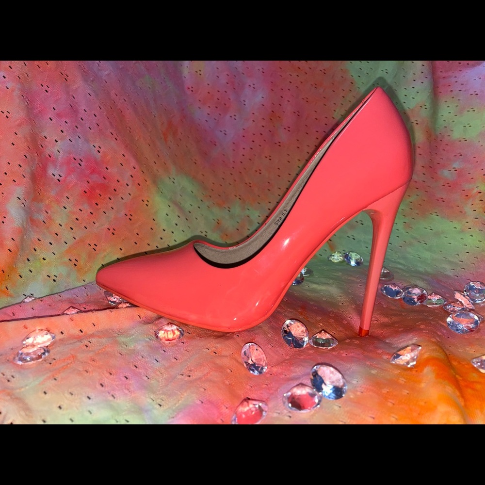 Beast fashion Peach pumps